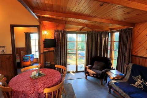 Stanley Lakeside Spa Cabins - Accommodation QLD 6