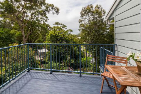 The Lake Limo - Accommodation QLD 4