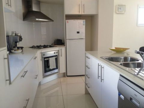 Short Stay Network - Accommodation QLD 2