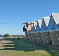 Windsurfer Beach Chalets - Accommodation QLD