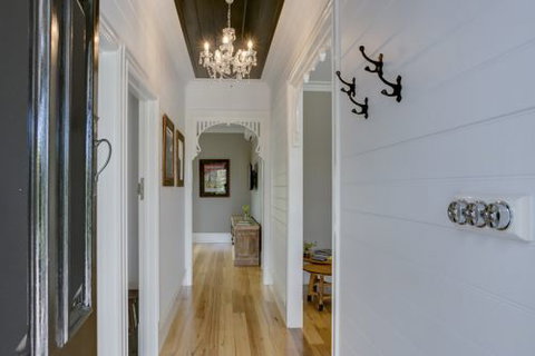 Blakiston House - Accommodation QLD 6