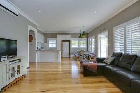 Blakiston House - Accommodation QLD 7