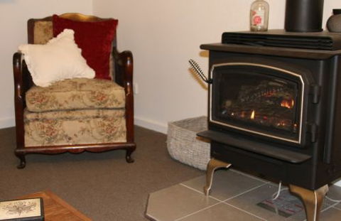 Donkey Tales Farm Cottages - Accommodation QLD 4