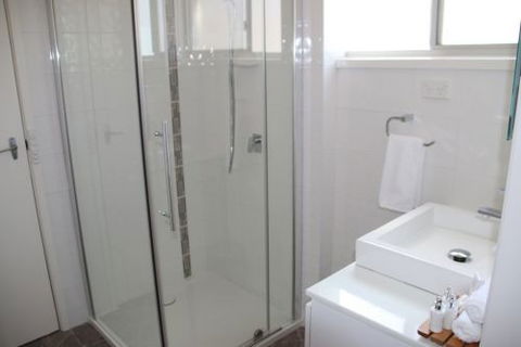 Donkey Tales Farm Cottages - Accommodation QLD 5