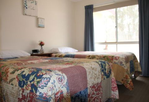 Donkey Tales Farm Cottages - Accommodation QLD 8
