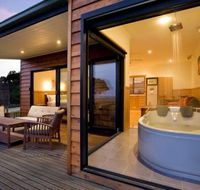 Coastal View Cabins - Accommodation QLD