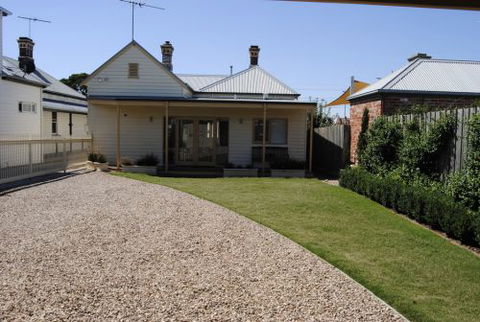 Sabina On Little Myers - Accommodation QLD 8