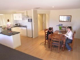 Copper Cove Holiday Villas - Accommodation QLD 0