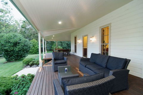 Fernridge Farm Cottage - Accommodation QLD 3
