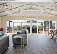 Coral Sands Luxury Beach House - Accommodation QLD