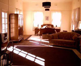 Old Parkes Convent - Accommodation QLD 0