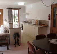 Adrienne's Place On Hill - Accommodation QLD