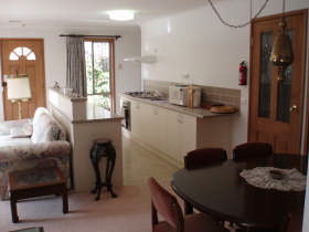 Adrienne's Place On Hill - Accommodation QLD 0
