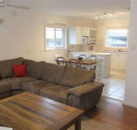 Rosebud Beach House on Kennington - Accommodation QLD