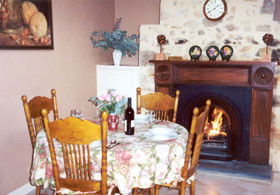 Burdett's Waratah Cottage - Accommodation QLD 0