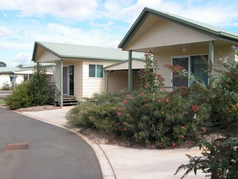 Pepper Tree Cabins - Accommodation QLD 3