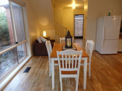 CENTREPOINT UNITS - HEIDELBERG - Accommodation QLD 7