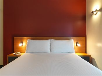 Ibis Melbourne Little Bourke Street - Accommodation QLD 1
