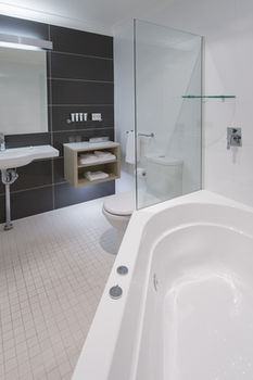 Best Western Plus Apollo International Hotel - Accommodation QLD 1