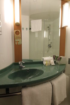 Ibis Newcastle - Accommodation QLD 1