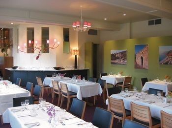 Best Western Plus The Tudor-Box Hill - Accommodation QLD 8