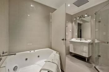 Best Western Plus Buckingham International - Accommodation QLD 21