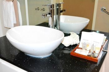 Toorak Manor - Accommodation QLD 11