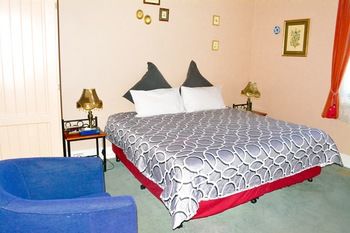 Toorak Manor - Accommodation QLD 13