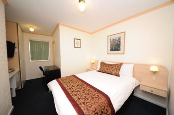 Northshore Hotel - Accommodation QLD 0