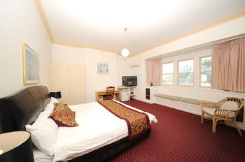 Northshore Hotel - Accommodation QLD 1