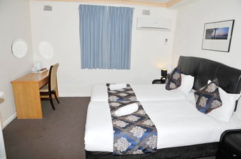 Northshore Hotel - Accommodation QLD 3