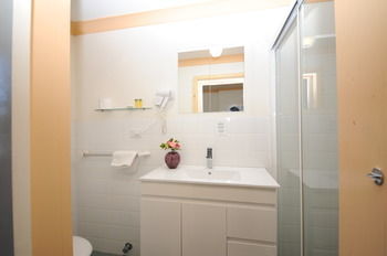 Northshore Hotel - Accommodation QLD 4