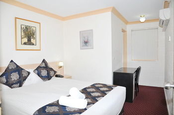 Northshore Hotel - Accommodation QLD 5