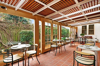 Northshore Hotel - Accommodation QLD 6