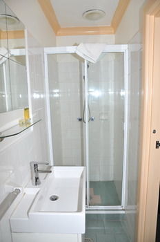 Northshore Hotel - Accommodation QLD 9