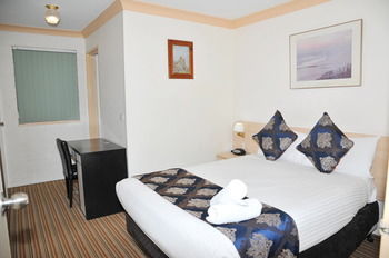 Northshore Hotel - Accommodation QLD 10