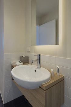 Mercure Melbourne Therry Street - Accommodation QLD 11