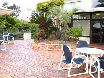 El Lago Waters Motel - Accommodation QLD 4