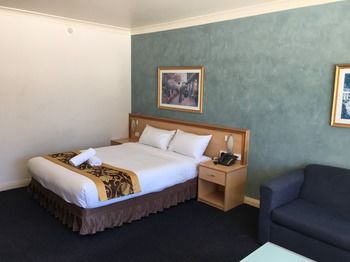 El Lago Waters Motel - Accommodation QLD 10