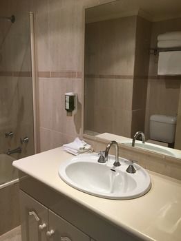El Lago Waters Motel - Accommodation QLD 19