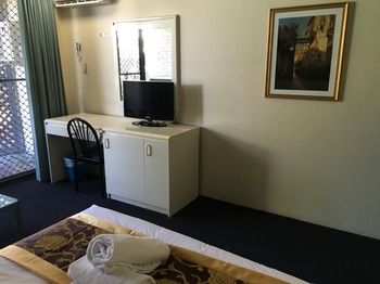 El Lago Waters Motel - Accommodation QLD 21