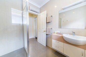 Best Western Melbourne's Princes Park Motor Inn - Accommodation QLD 7