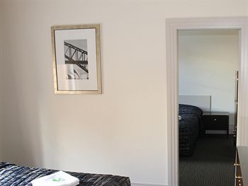 Royal Exhibition Hotel - Accommodation QLD 4