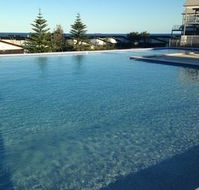 Caves Beachside Hotel - Accommodation QLD