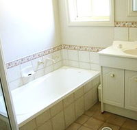 Madigan Wine Country Cottages - Accommodation QLD