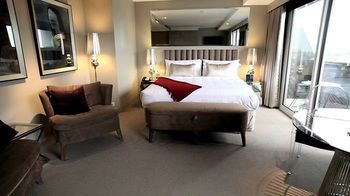 Art Series - The Olsen - Accommodation QLD 42