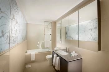 Art Series - The Olsen - Accommodation QLD 49