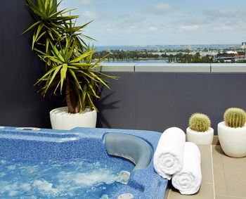 Art Series-The Blackman - Accommodation QLD 12