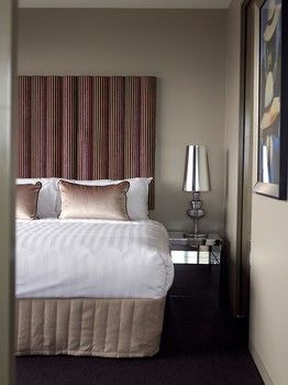 Art Series-The Blackman - Accommodation QLD 13