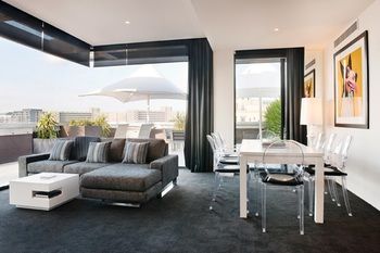 Art Series-The Blackman - Accommodation QLD 27